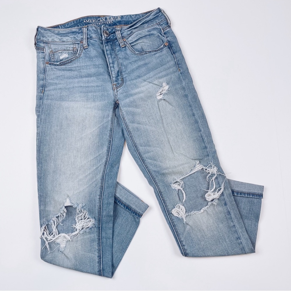 American Eagle Tomgirl Distressed Lightwash Jeans Sz. 2